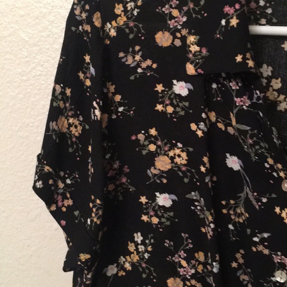 Button down blouse - Picture 3 of 3